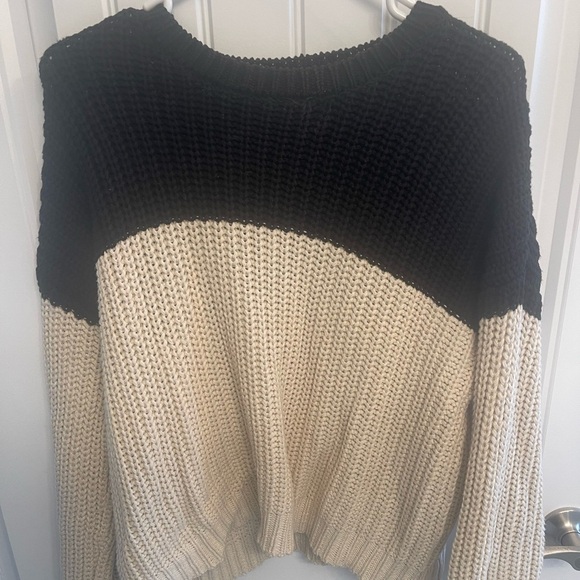 CHUNKY KNIT 2 tone sweater . Black and tan! VERY VERSATILE!! Great quality! M/L - Picture 5 of 8